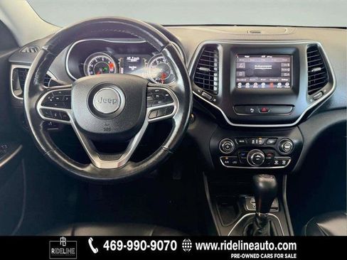 Used 2019 Jeep Cherokee Latitude Plus FWD image 12
