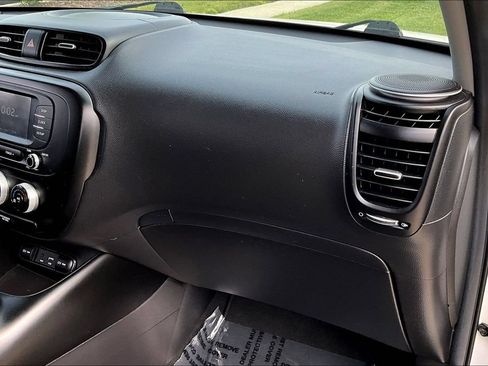 Used 2019 Kia Soul FWD image 26