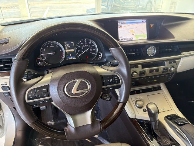 Used 2016 Lexus ES 350 w/ Luxury Package w/Wood Trim FWD image 17