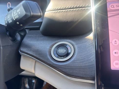 Used 2021 Jeep Grand Cherokee L Overland w/ Luxury Tech Group IV image 25