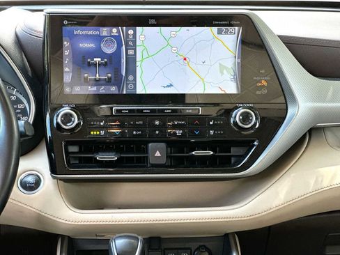 Used 2020 Toyota Highlander Platinum image 26