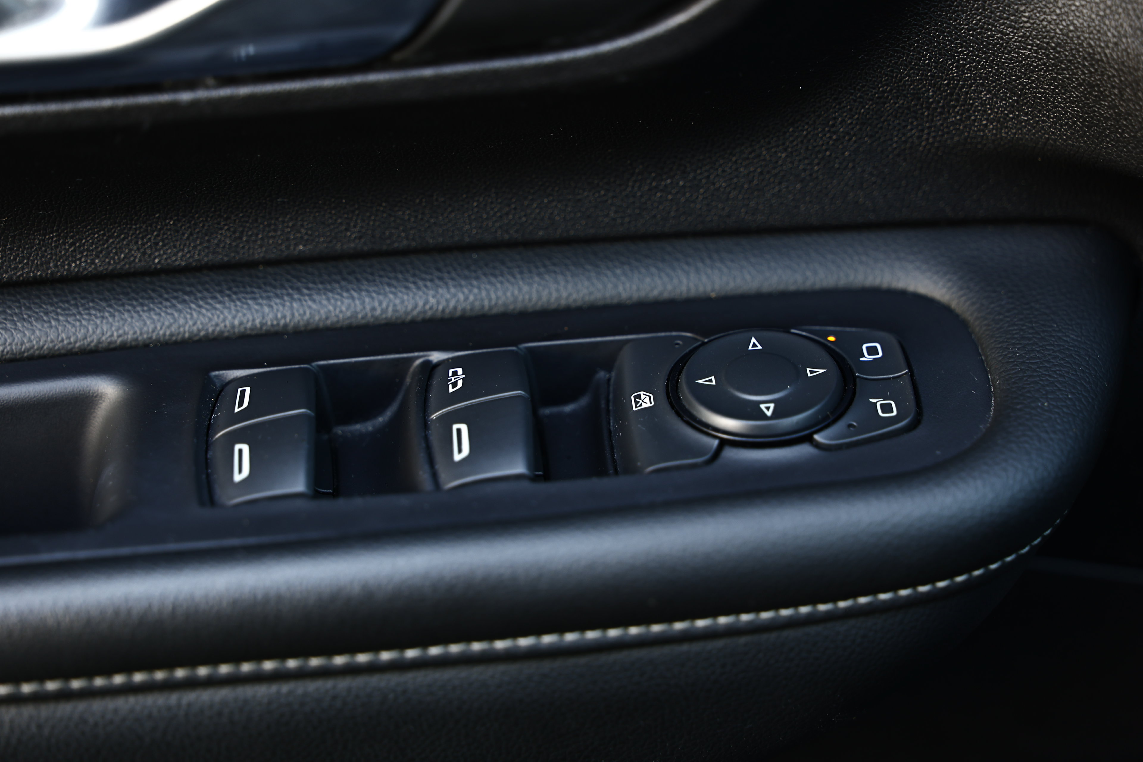 Used 2024 GMC Terrain SLE AWD/4WD image 16