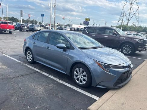 Used 2023 Toyota Corolla LE FWD image 1