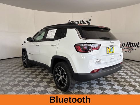 Used 2024 Jeep Compass Limited AWD/4WD image 9