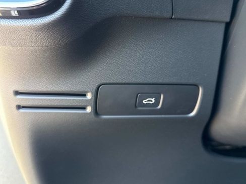 New 2026 Volvo XC40 B5 Ultra w/ Climate Package image 31