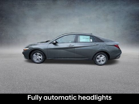 Certified 2025 Hyundai Elantra SE FWD image 14