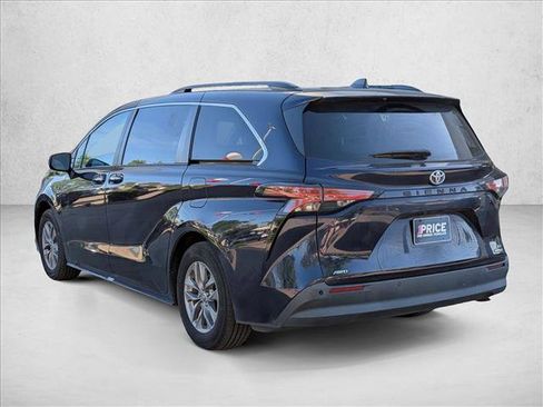 Used 2022 Toyota Sienna XLE w/ XLE Plus Package AWD/4WD image 7