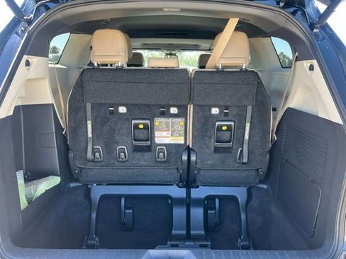 Used 2024 Toyota Sienna XLE FWD image 48
