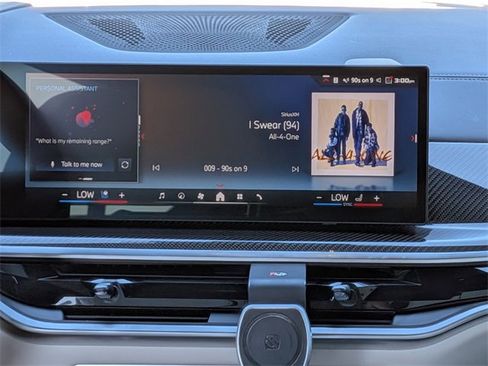 Used 2025 BMW X7 M60i w/ Executive Package image 21