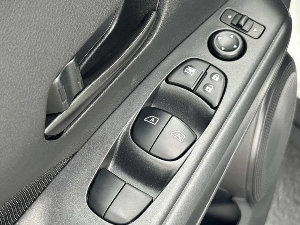 Used 2025 Nissan Kicks Play S FWD image 27
