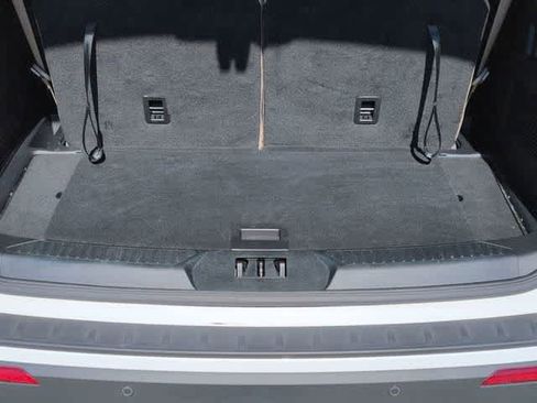 Used 2023 Ford Explorer XLT w/ Equipment Group 202A AWD/4WD image 36
