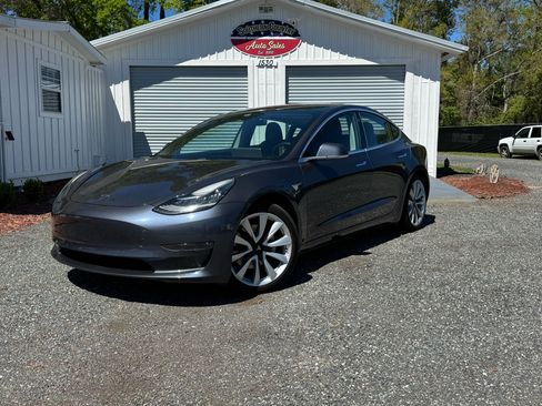 Used 2018 Tesla Model 3 Mid Range image 1