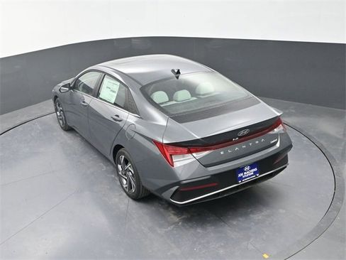 New 2026 Hyundai Elantra Limited image 28