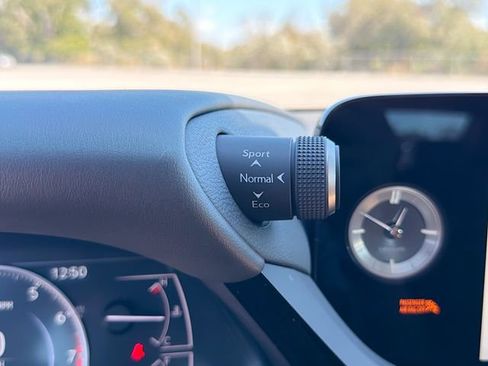 New 2025 Lexus ES 350 w/ Premium Package image 29