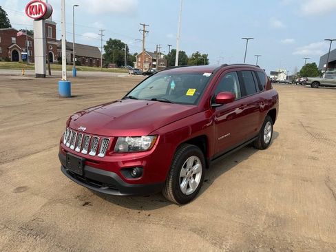 Used 2017 Jeep Compass Latitude FWD image 3