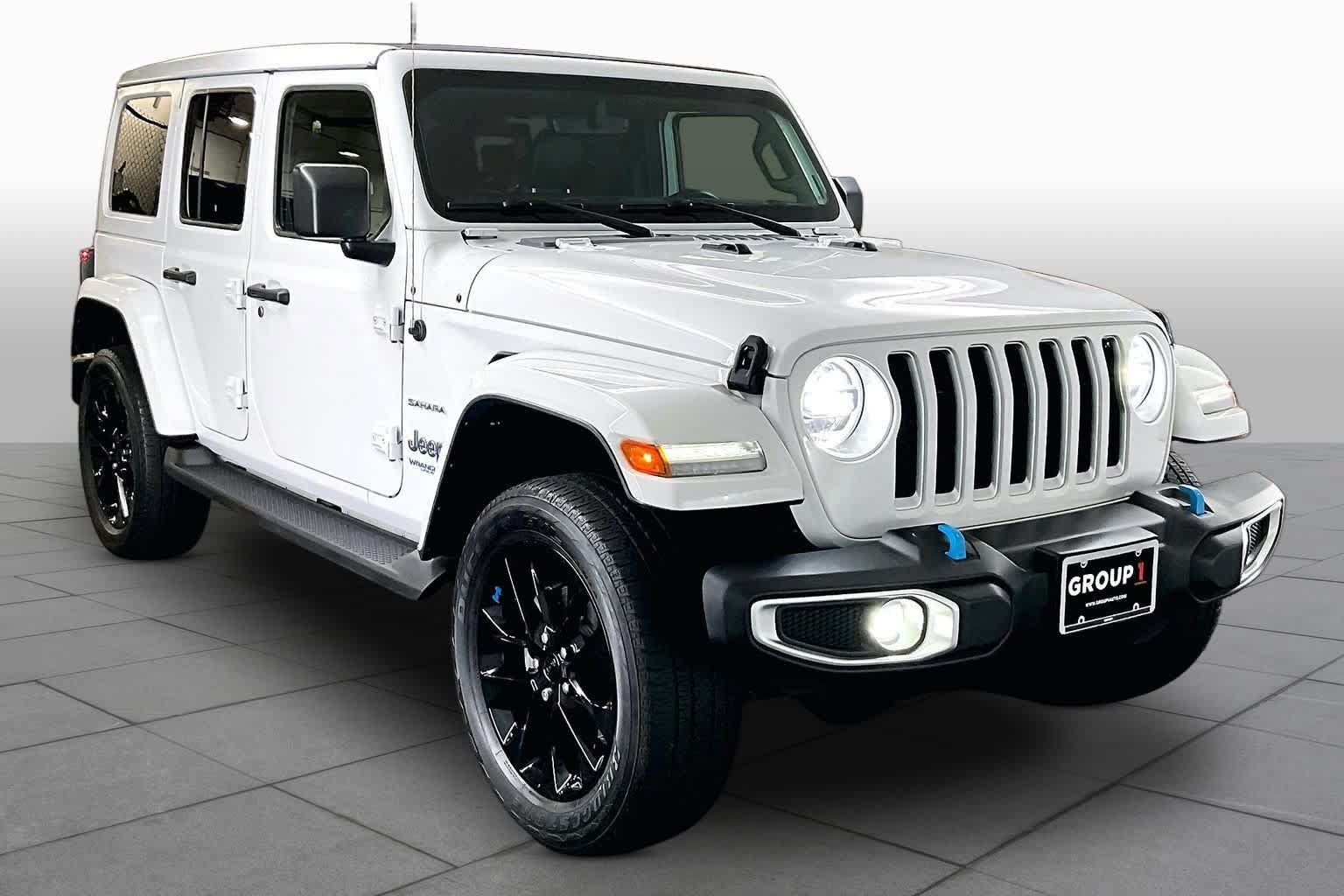 Used 2022 Jeep Wrangler Unlimited Sahara w/ Cold Weather Group AWD/4WD image 3