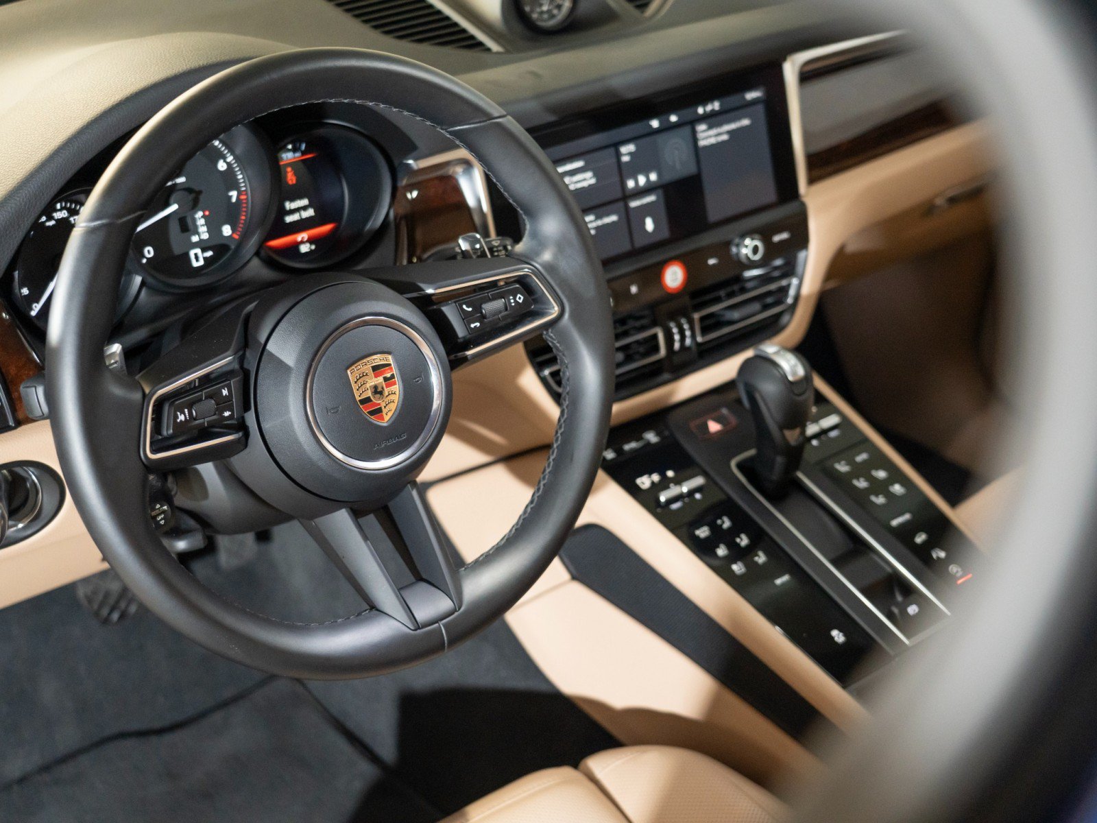 Certified 2023 Porsche Macan AWD/4WD image 15