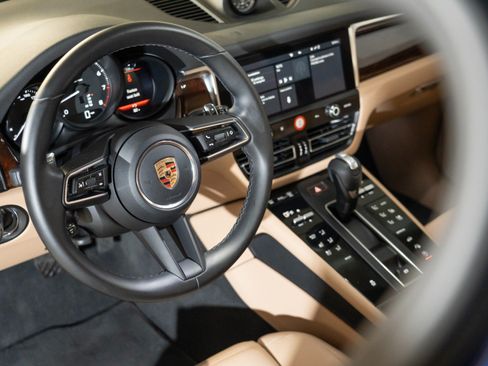 Certified 2023 Porsche Macan AWD/4WD image 15