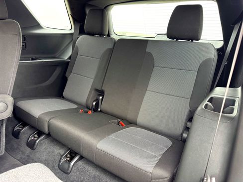 Used 2023 Chevrolet Traverse LT image 15