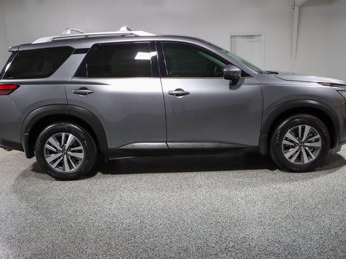 Used 2023 Nissan Pathfinder SL FWD image 6