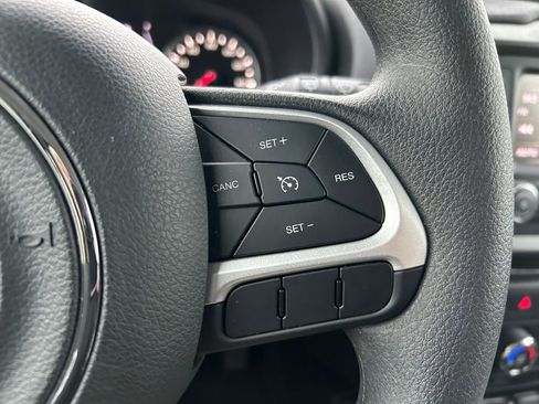 Used 2020 Jeep Renegade Sport w/ Sport Appearance Group image 16