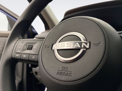 Used 2023 Nissan Rogue SV image 17