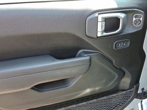 Used 2023 Jeep Wrangler Unlimited w/ Cold Weather Group image 12