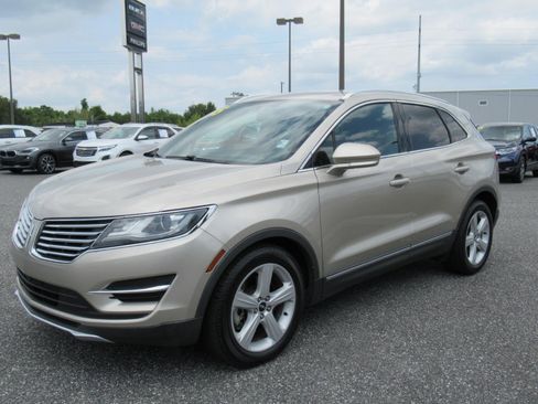 Used 2015 Lincoln MKC FWD image 3
