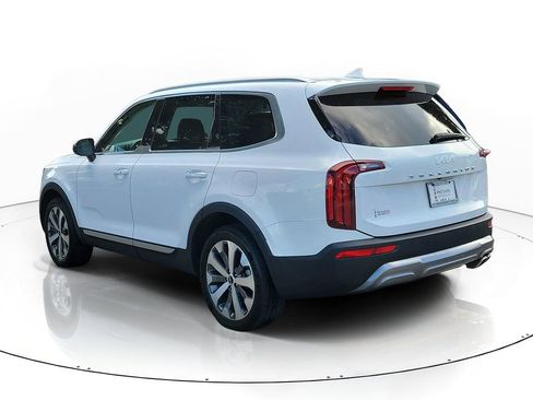 Used 2022 Kia Telluride S FWD image 3