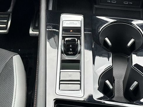 Used 2024 Volkswagen Atlas Peak Edition SEL AWD/4WD image 17