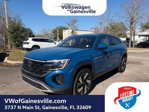 Certified 2025 Volkswagen Atlas Cross Sport SE image 3