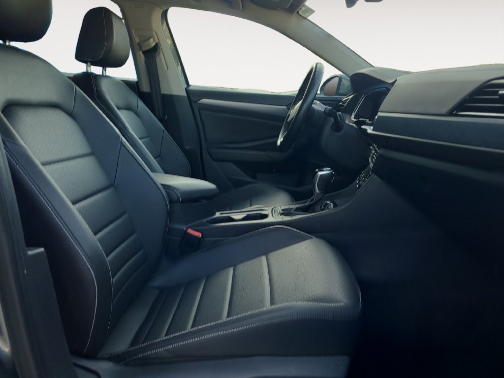 Used 2024 Volkswagen Jetta SE FWD image 15