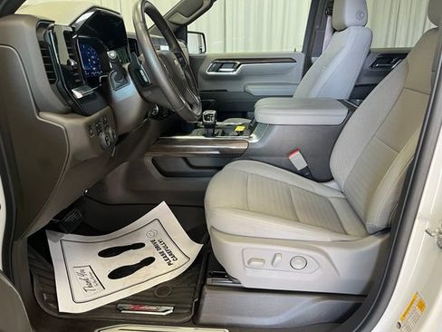 Used 2023 Chevrolet Silverado 1500 LT AWD/4WD image 4
