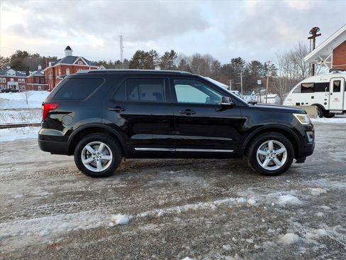 Used 2017 Ford Explorer XLT w/ Equipment Group 201A image 4