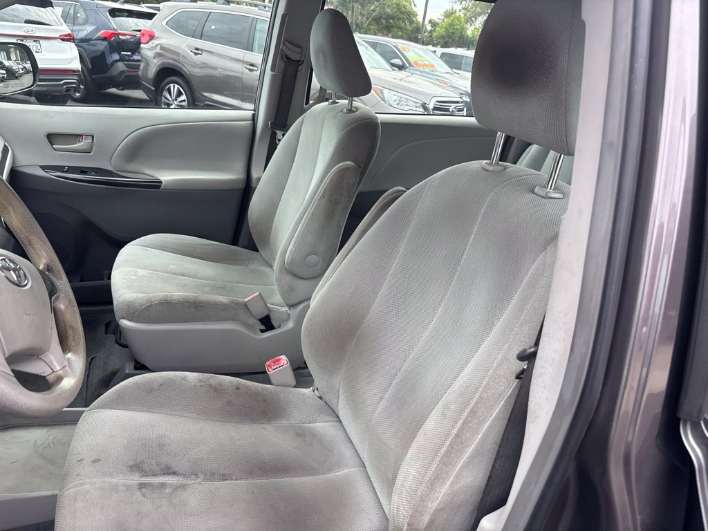 Used 2014 Toyota Sienna L FWD image 15