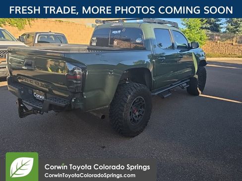 Used 2022 Toyota Tacoma TRD Off-Road w/ Technology Package AWD/4WD image 9