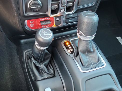 New 2025 Jeep Gladiator Mojave w/ Convenience Group image 16