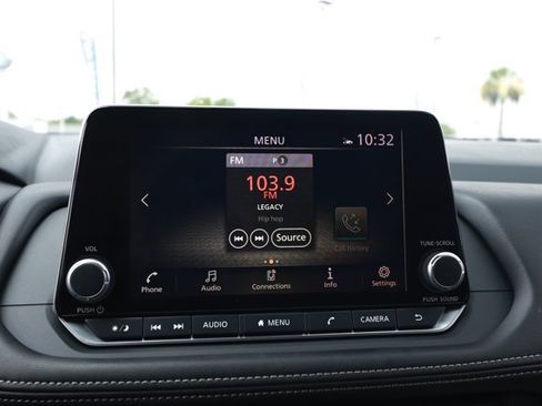 Used 2025 Nissan Rogue SV AWD/4WD image 16