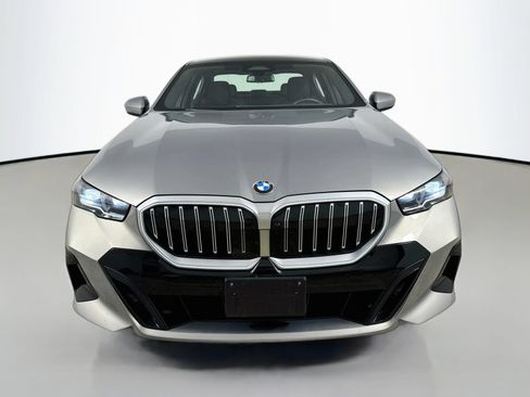 Used 2026 BMW 540i xDrive w/ M Sport Package AWD/4WD image 2