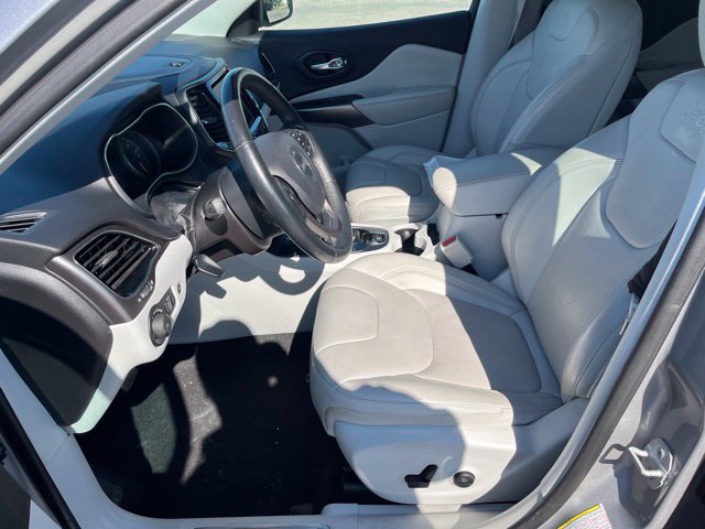 Used 2019 Jeep Cherokee Limited w/ Luxury Group FWD image 10