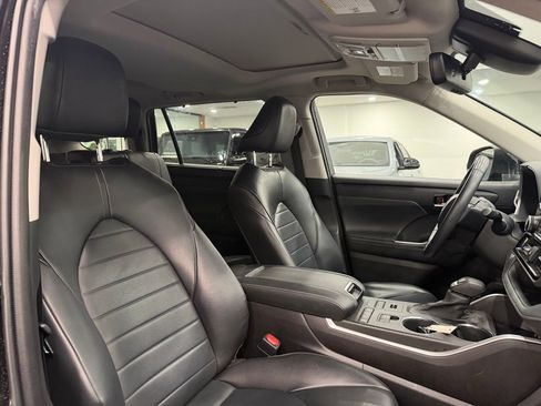 Used 2022 Toyota Highlander XLE image 8