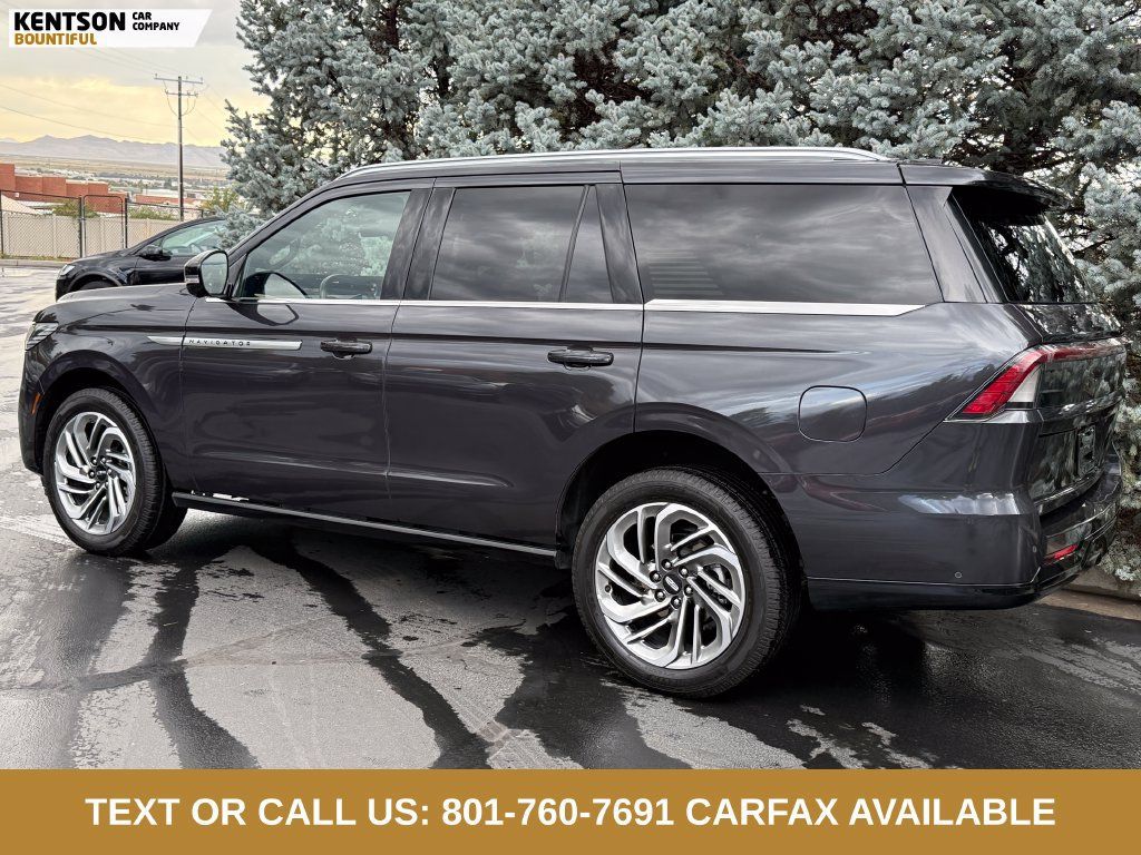 Used 2025 Lincoln Navigator Reserve AWD/4WD image 5
