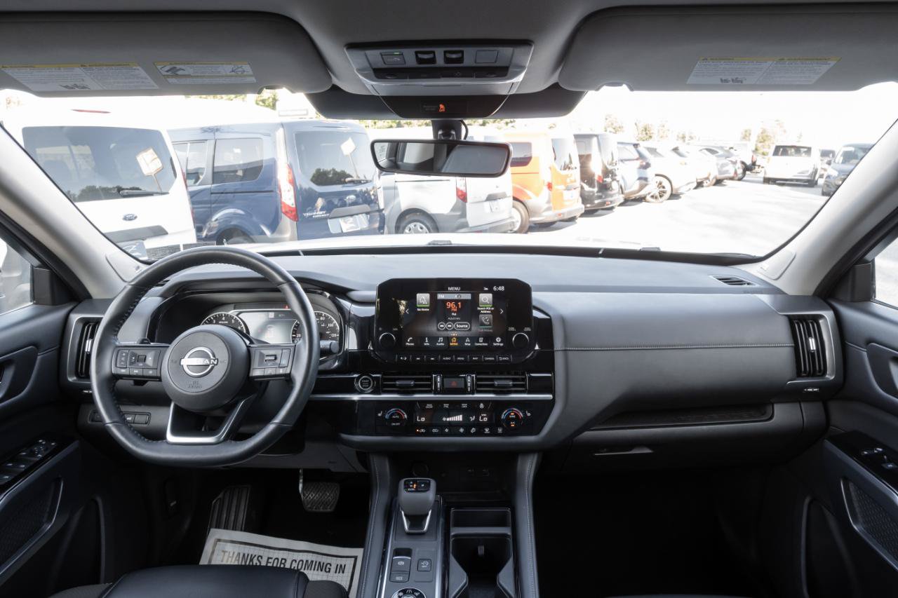 Used 2023 Nissan Pathfinder SL w/ SL Premium Package AWD/4WD image 3