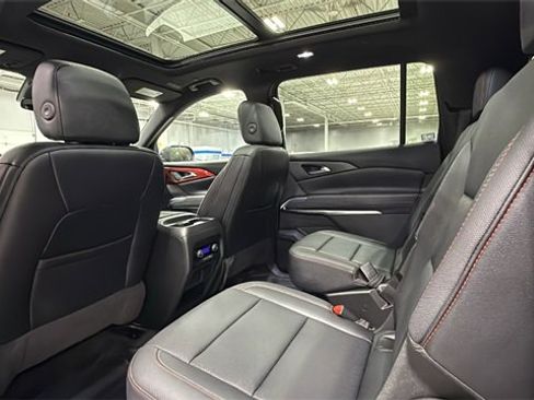 Used 2024 Chevrolet Traverse Z71 image 15