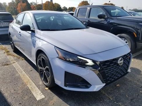 New 2025 Nissan Altima 2.5 SR image 6