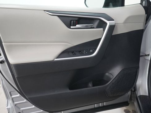 Used 2019 Toyota RAV4 XLE AWD/4WD image 20