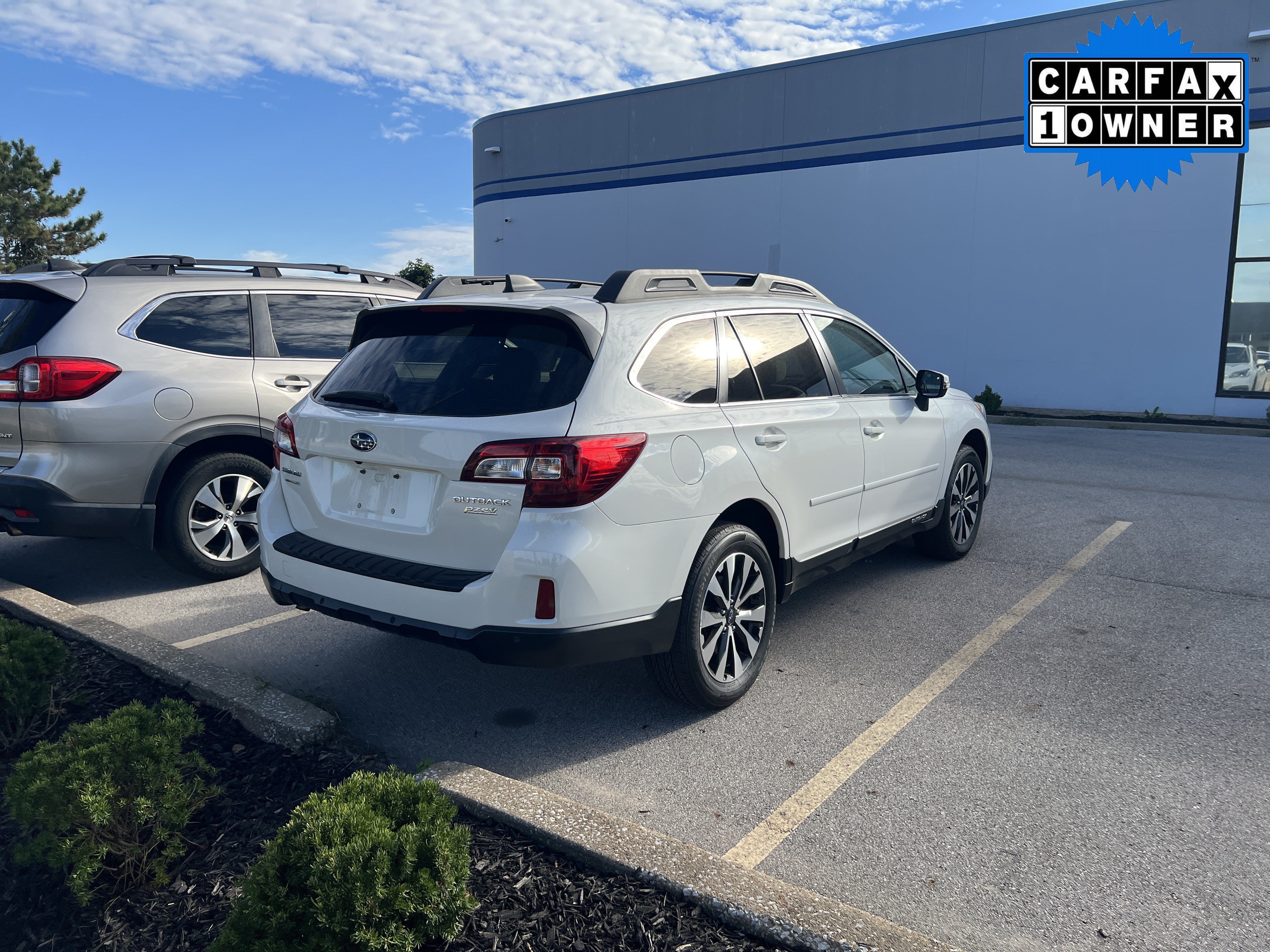 Used 2017 Subaru Outback 2.5i Limited AWD/4WD image 5