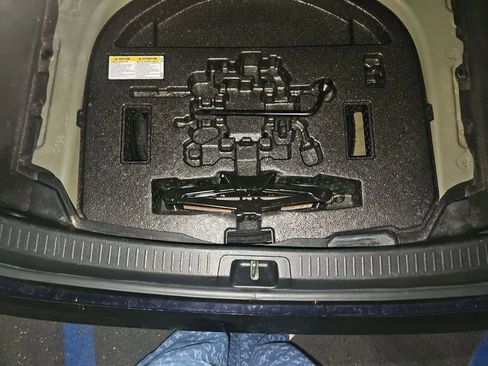 Used 2021 Toyota Corolla LE image 29