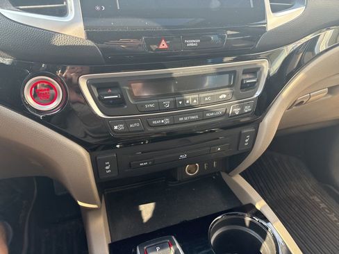 Used 2016 Honda Pilot Touring image 23