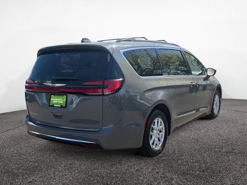 Used 2022 Chrysler Pacifica Touring-L FWD image 5